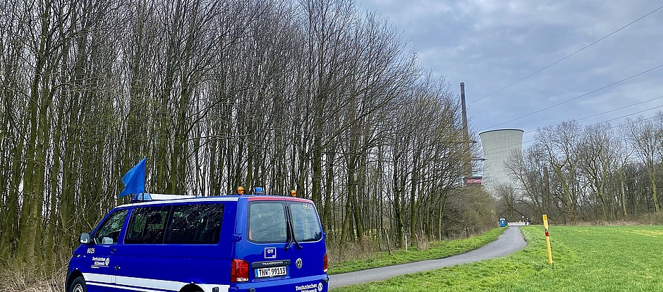 Im Auftrag der Bezirksregierung Arnsberg unterstützten 116 Einsatzkräfte des THW am vergangenen Sonntag den reibungslosen Ablauf bei der Sprengung eines Steinkohlekraftwerks in Lünen-Lippolthausen.